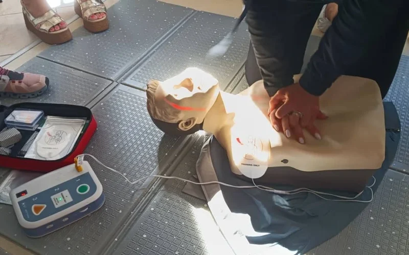 RKO świadka razem z użyciem AED zwiększa szanse przeżycia od dwóch do czterech razy